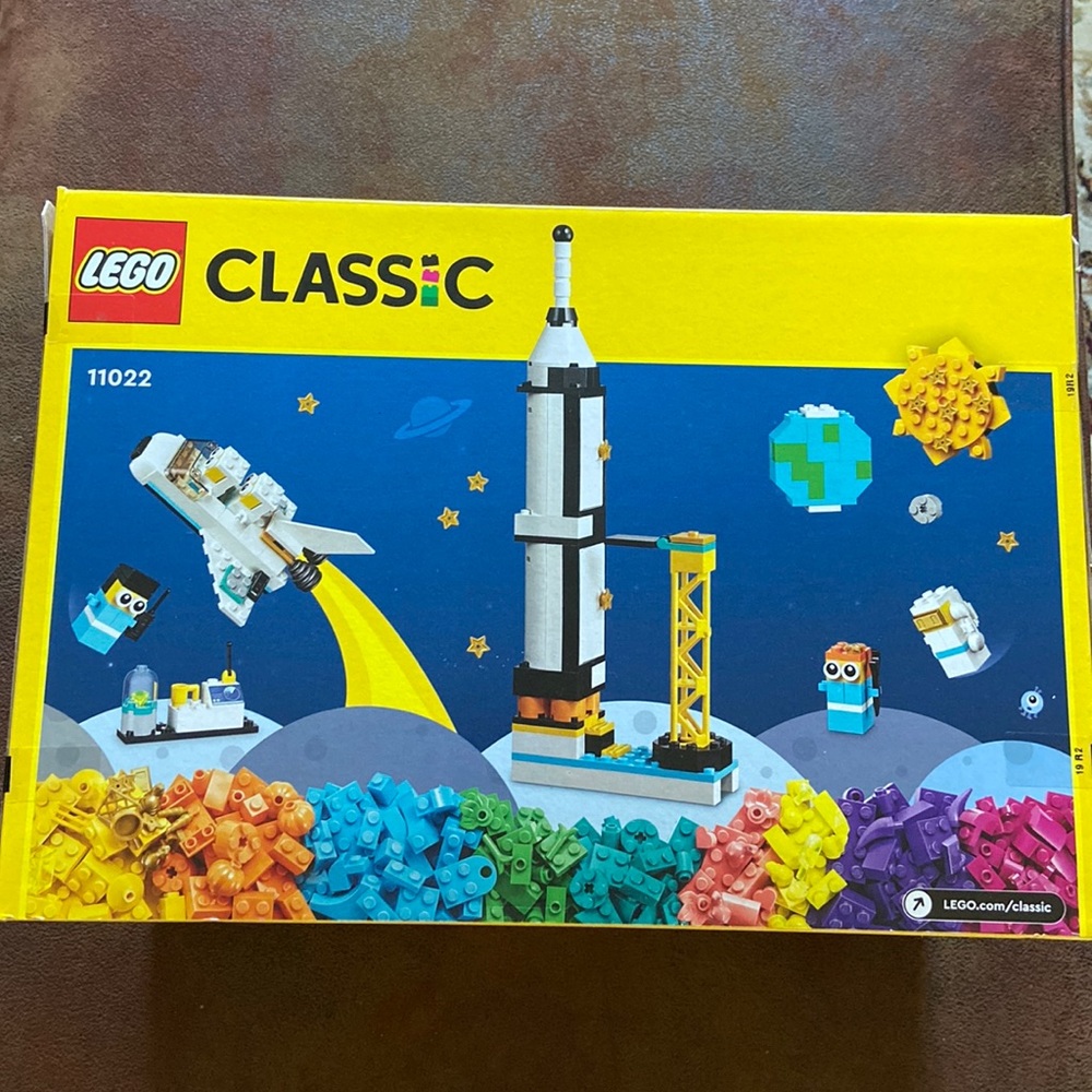 Lego Classic 1700 pieces space mission NIB